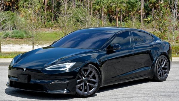 2022 Tesla Model S Plaid