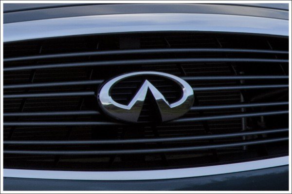 Infiniti car symbol