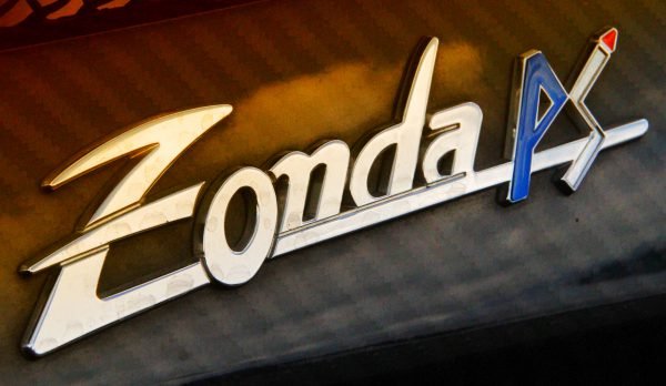 pagani zonda r logo